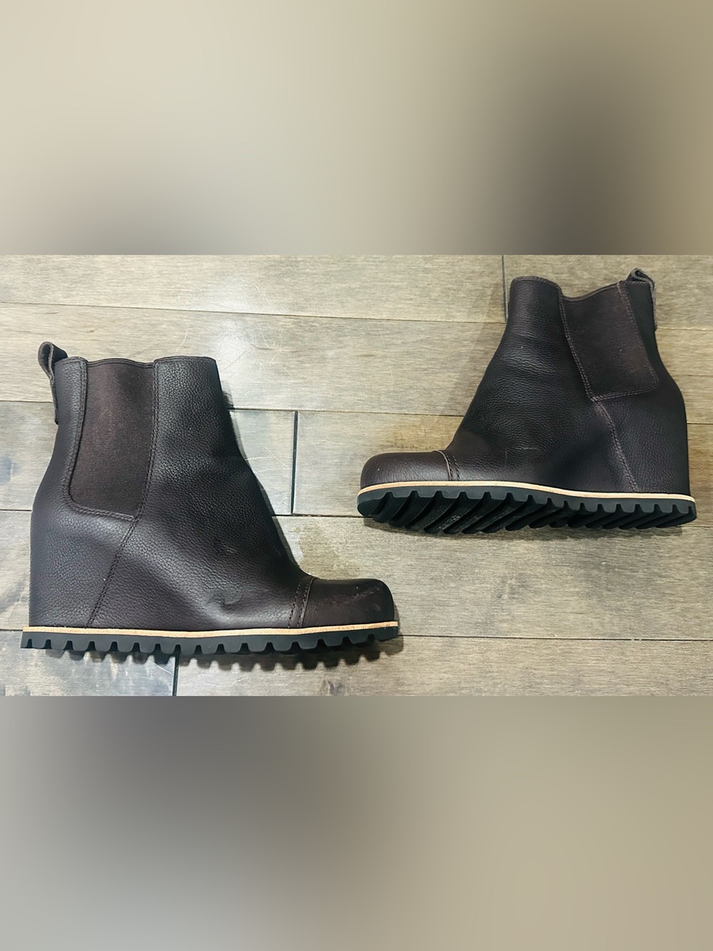 Women’s Sz 7 Stout Brown Ugg Pax Pebbled Leather Waterproof Wedge Boots